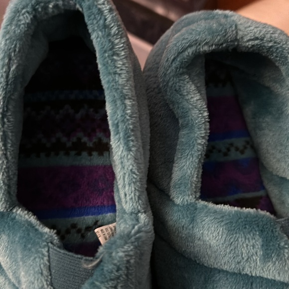 Slippers - Picture 2 of 3